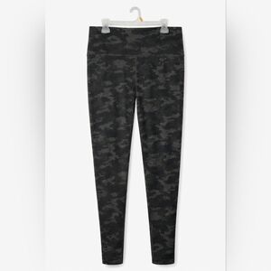 Fabletics On-The-Go PowerHold® High-Waisted Capri